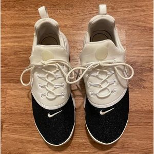Women’s Nike sneakers